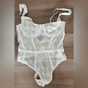 Kilo Brava Lace Underwire Bodysuit Medium Shell White Patterned Lace